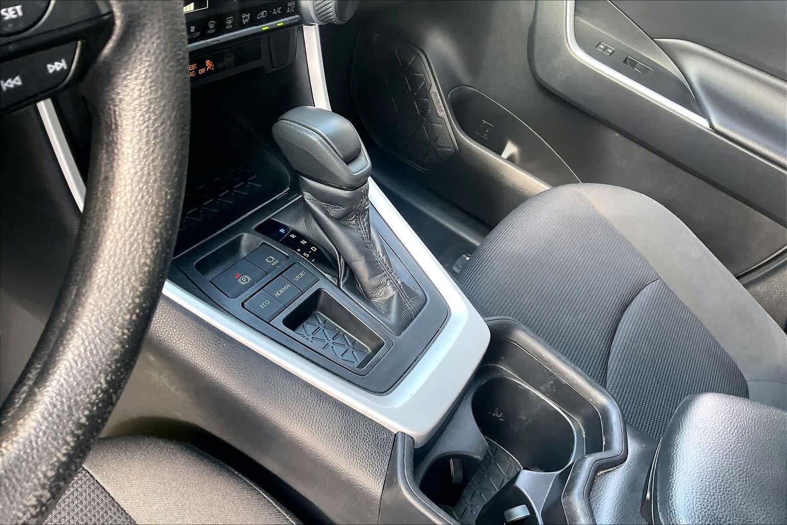 Used 2019 Toyota RAV4 LE FWD image 16