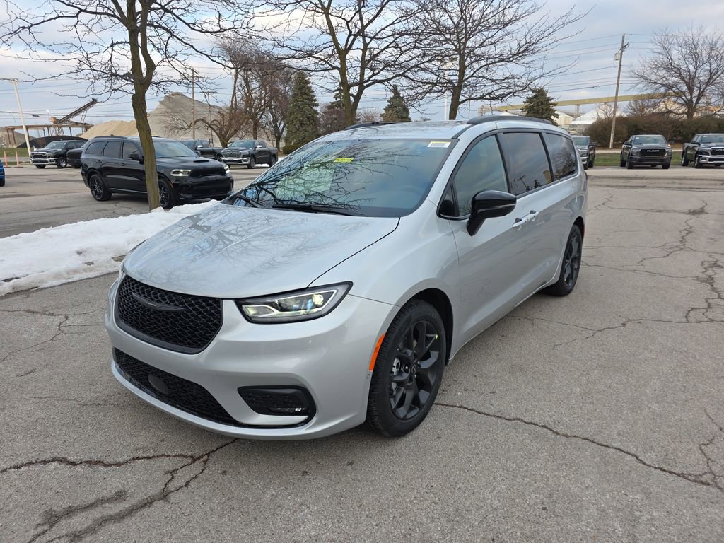 New 2026 Chrysler Pacifica Select FWD image 1