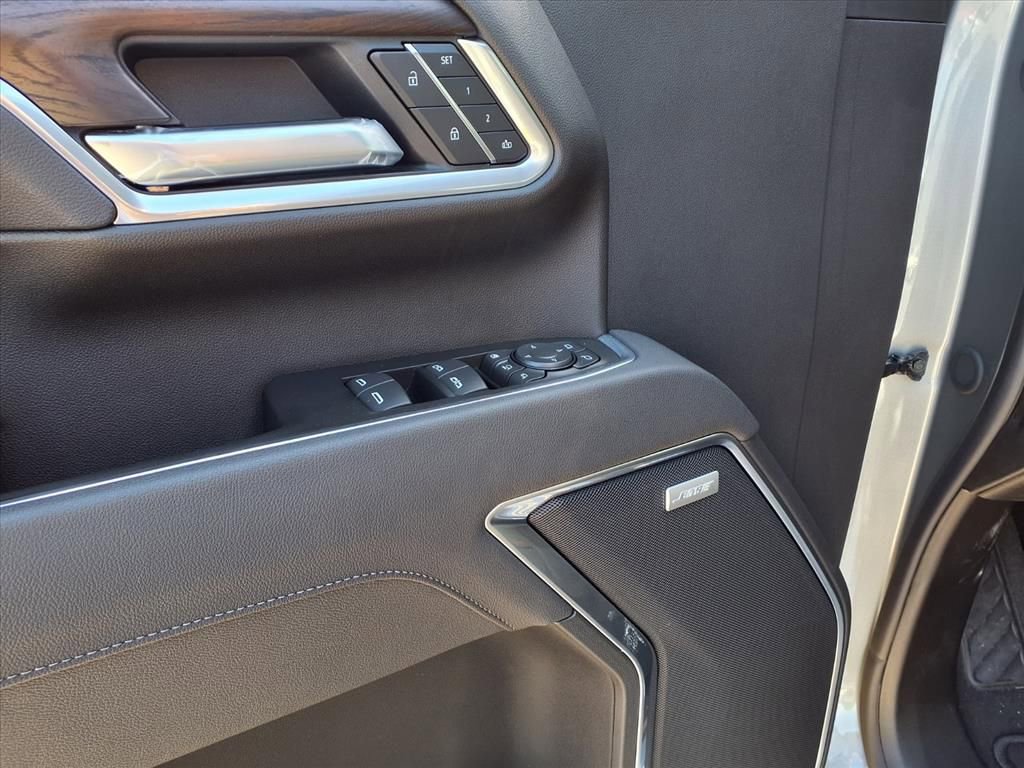 New 2026 GMC Sierra 2500 SLT w/ SLT Premium Package image 11