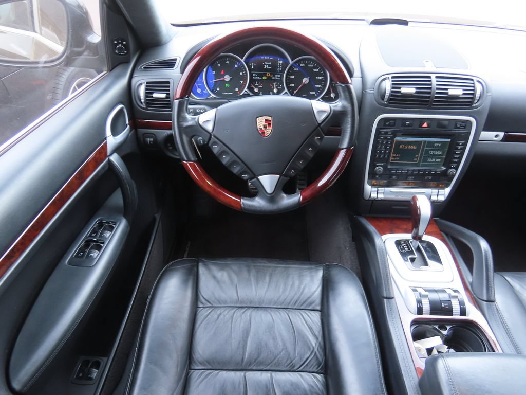 Used 2004 Porsche Cayenne Turbo AWD/4WD image 5