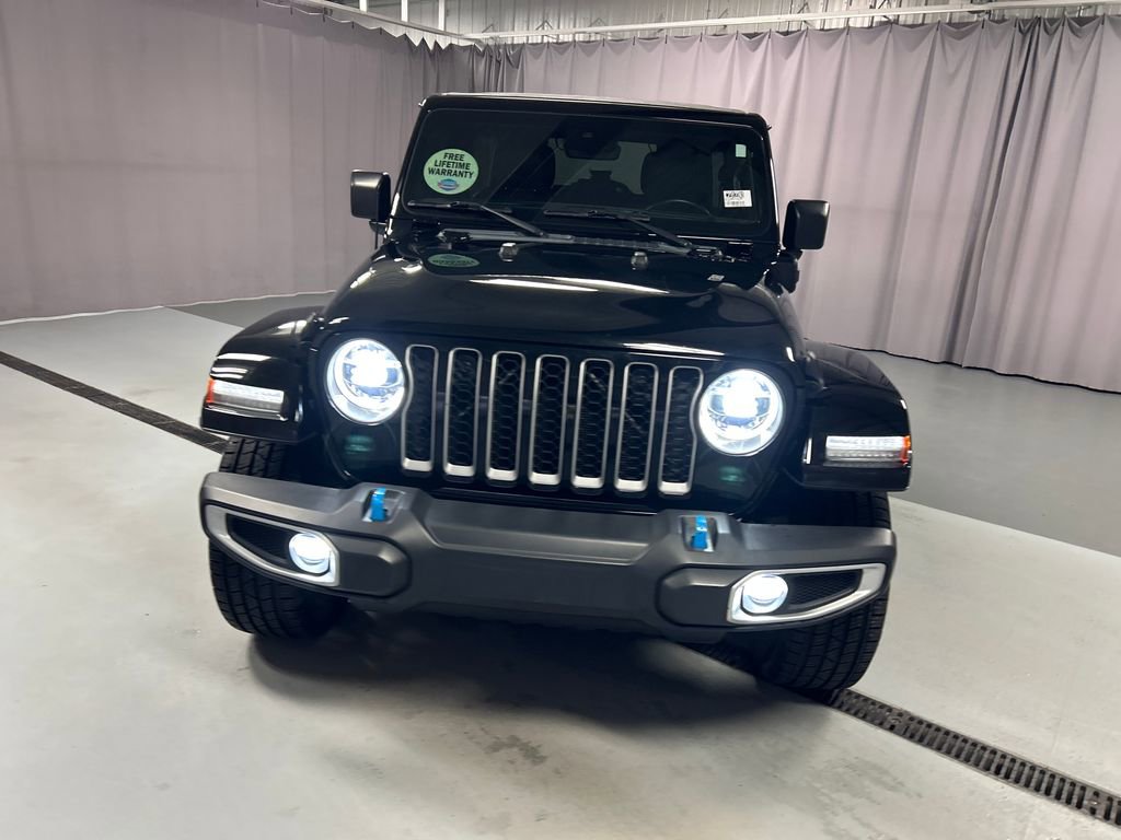 Used 2022 Jeep Wrangler Unlimited Sahara w/ Cold Weather Group AWD/4WD image 2
