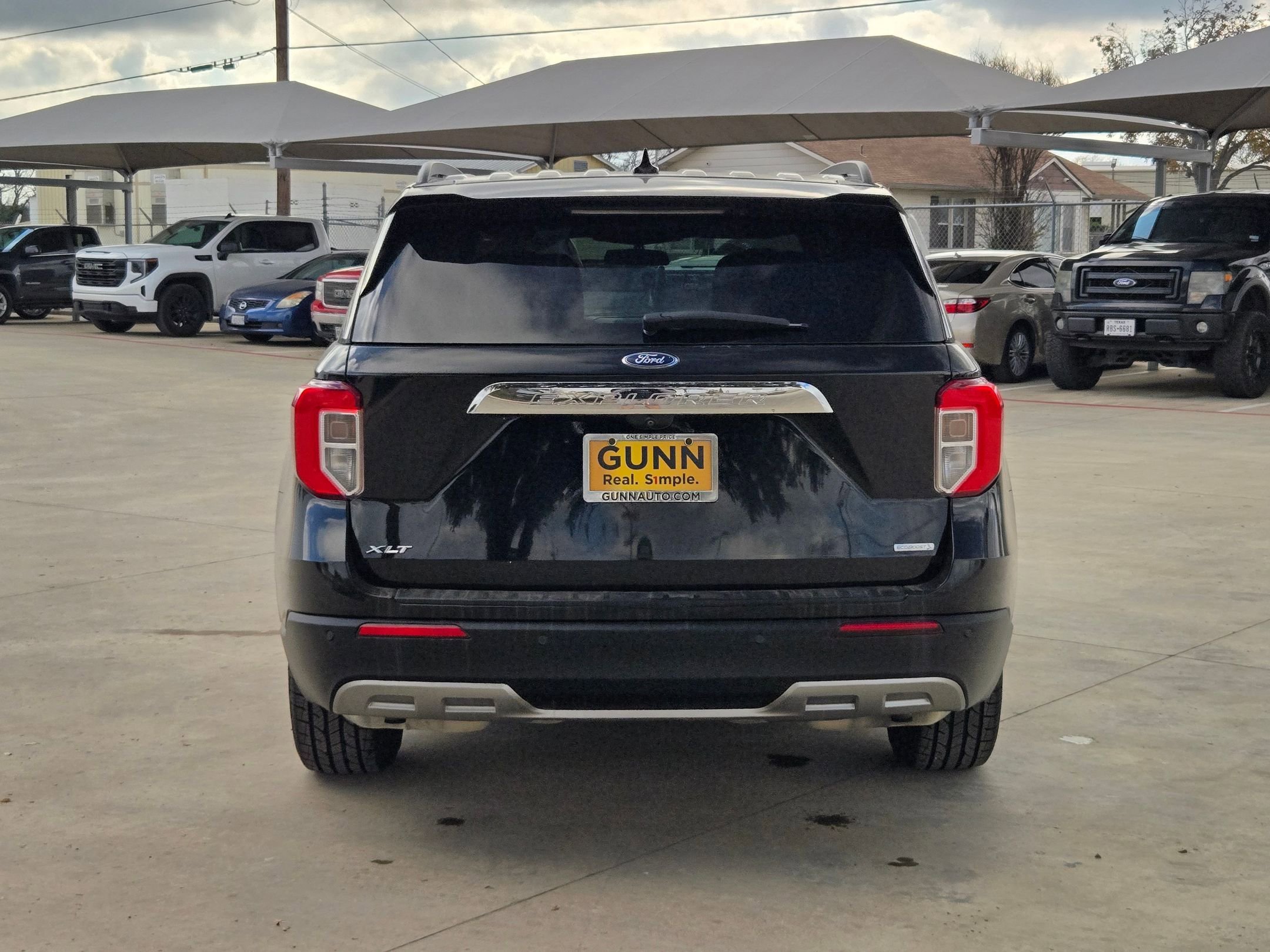 Used 2020 Ford Explorer XLT w/ Equipment Group 202A image 4