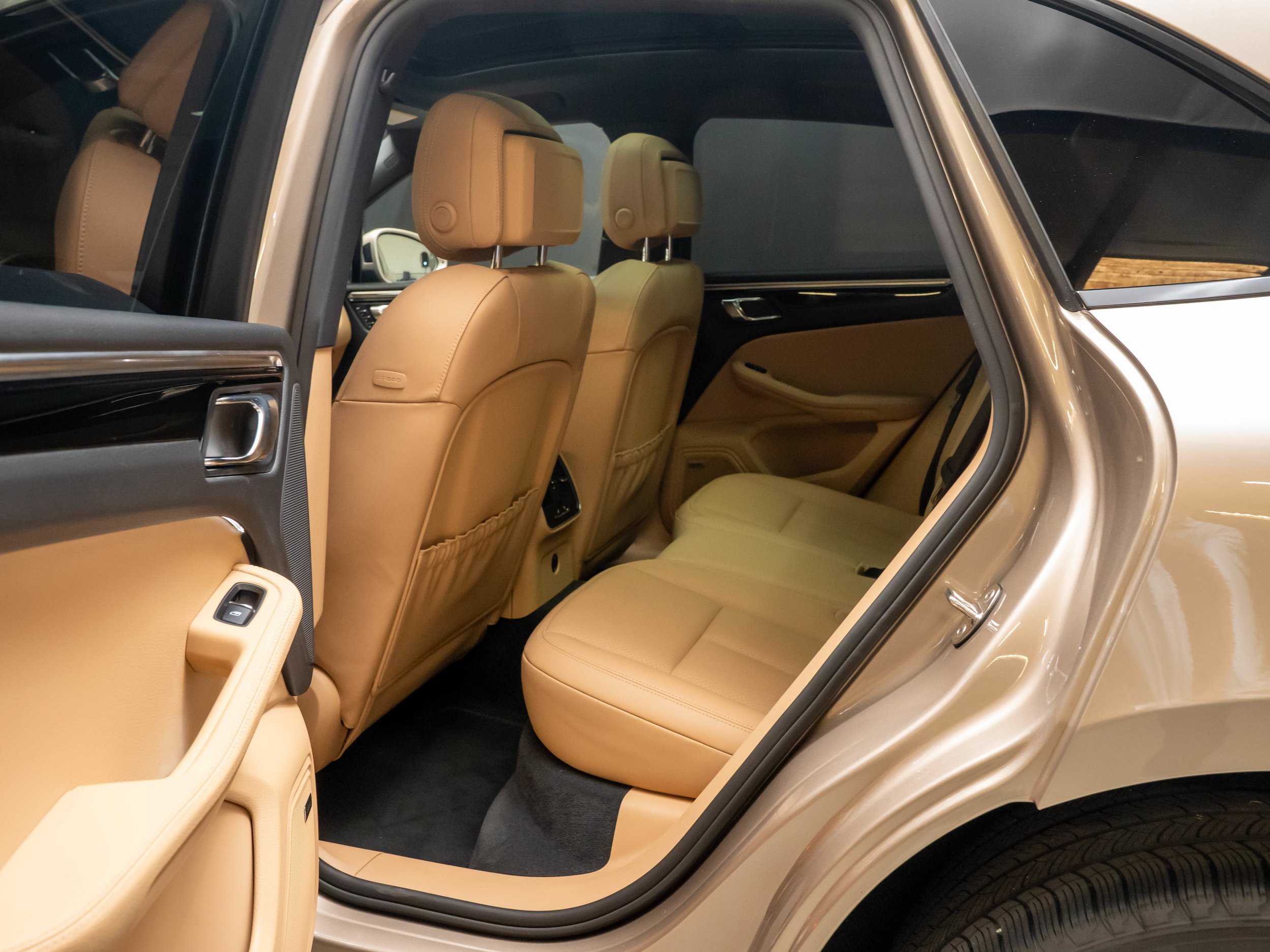 Certified 2017 Porsche Macan S AWD/4WD image 33