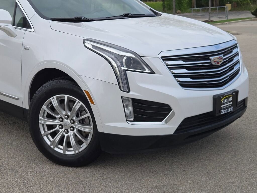 Used 2017 Cadillac XT5 FWD image 2