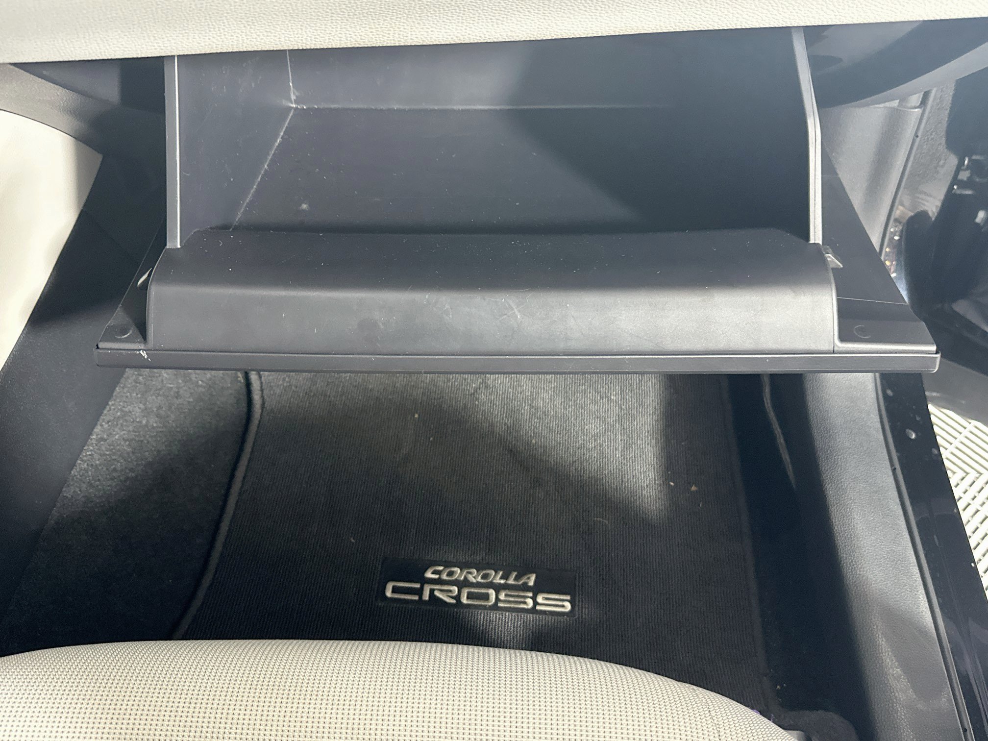 Used 2025 Toyota Corolla Cross L FWD image 31