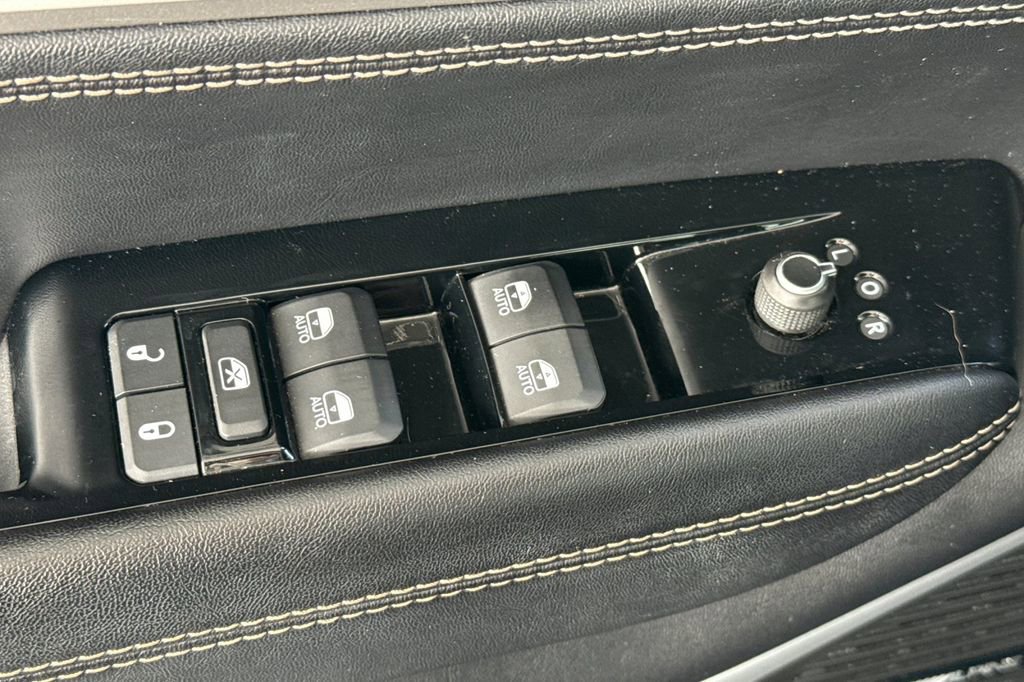 Used 2024 Jeep Wagoneer Series II w/ Flexible Seating Group image 17