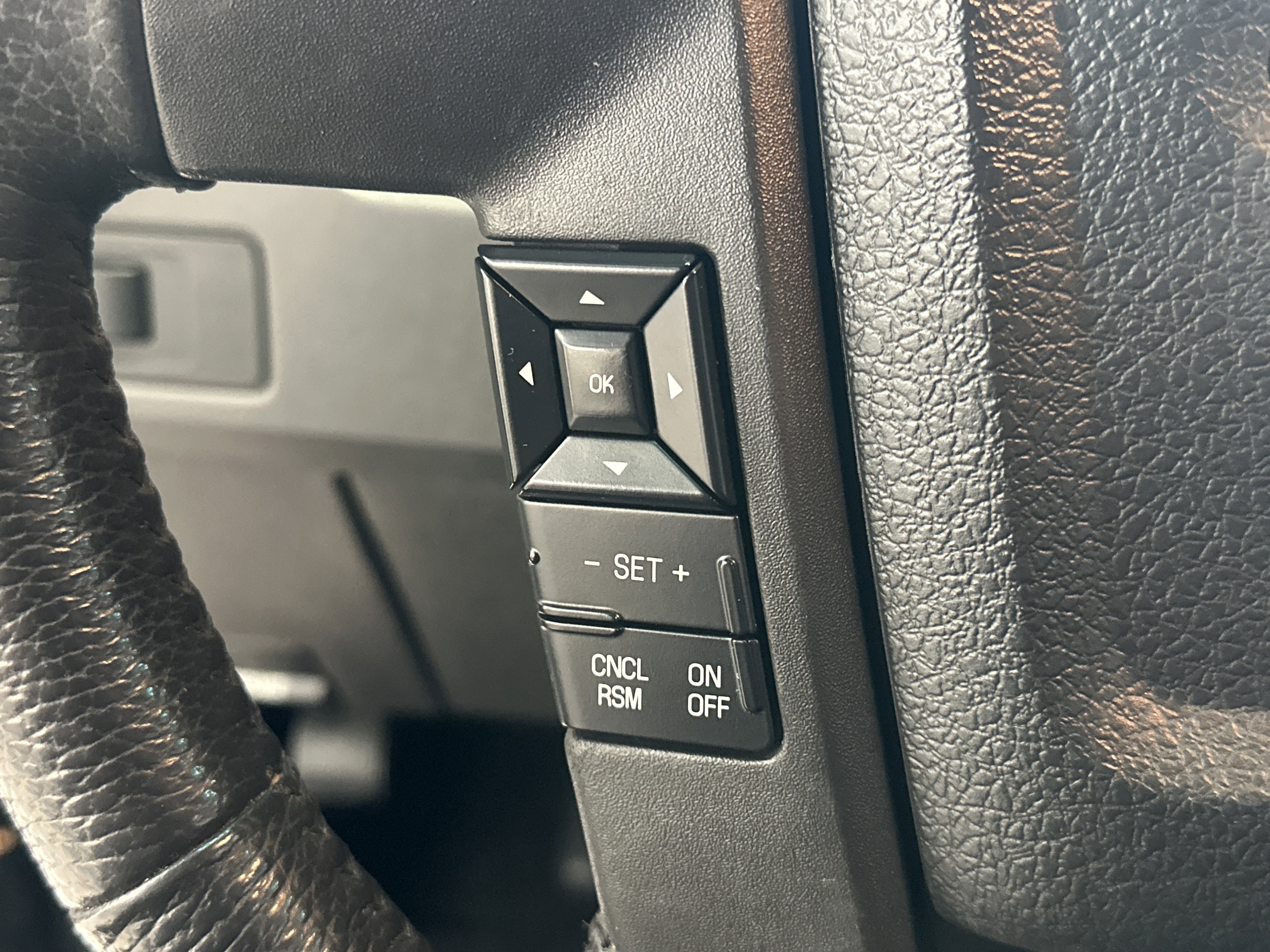 Used 2011 Ford F150 XLT w/ XLT Chrome Pkg image 29