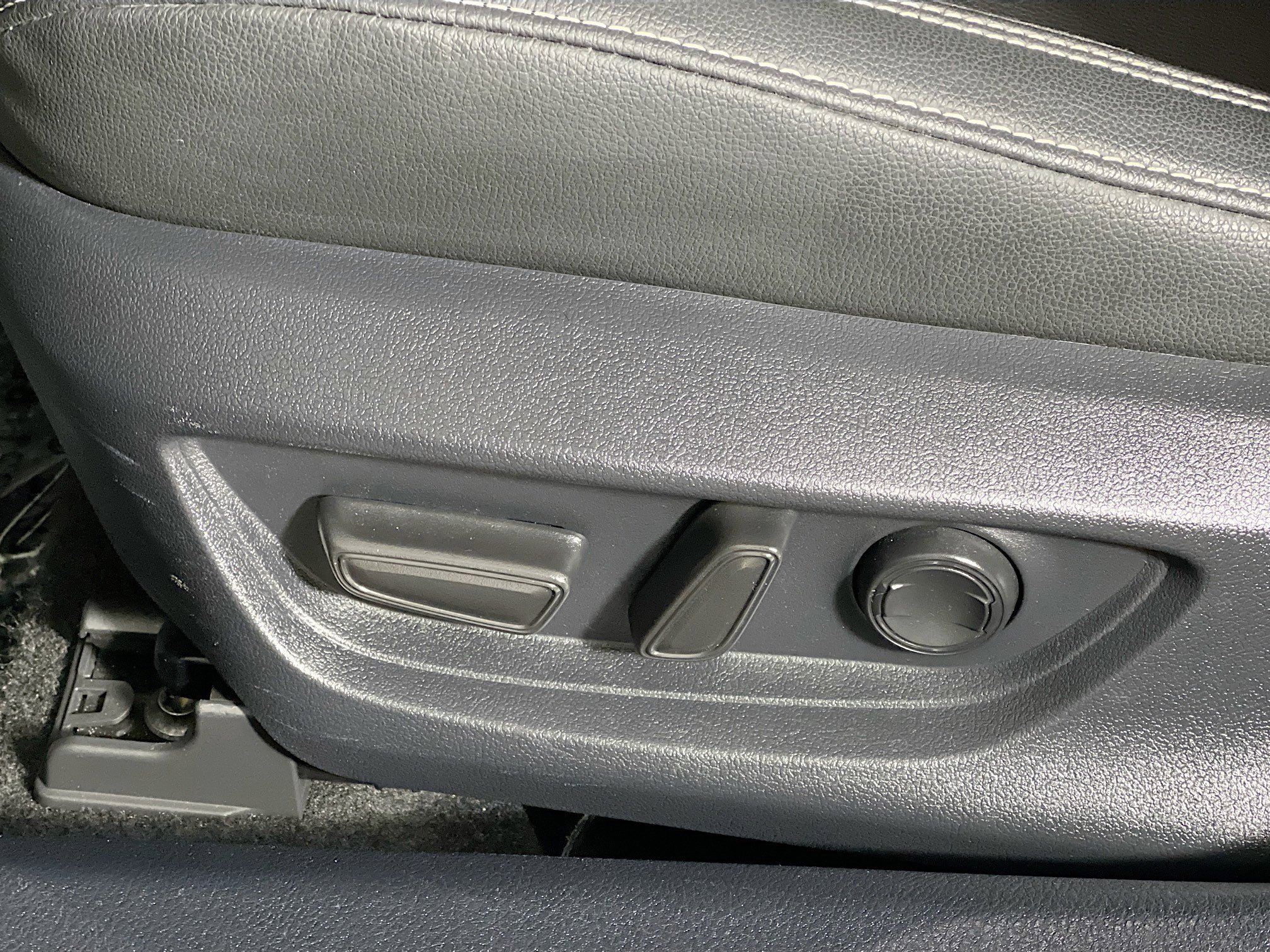 Used 2025 Toyota Camry SE w/ Convenience Package image 16