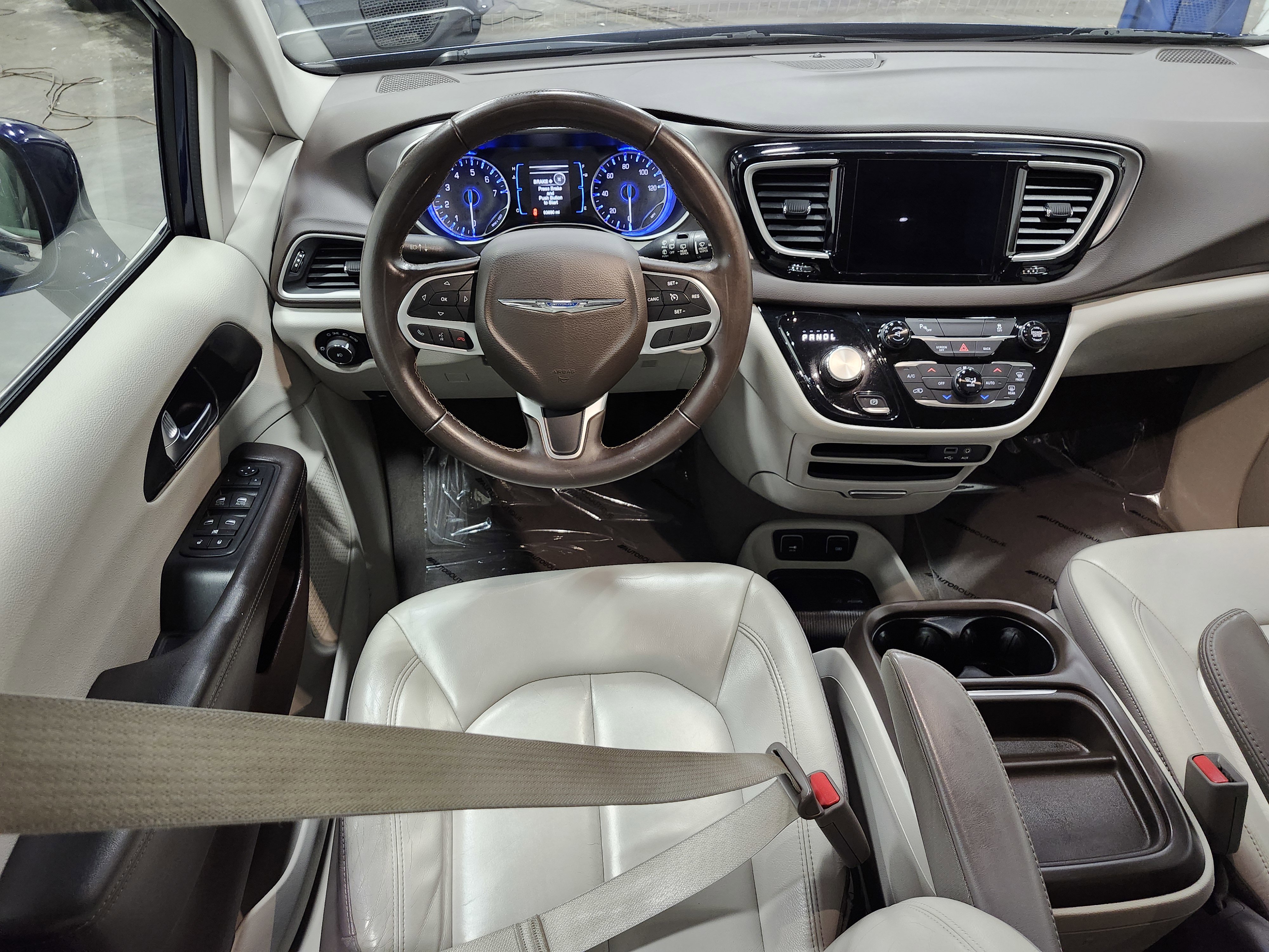 Used 2017 Chrysler Pacifica Touring-L w/ Tire & Wheel Group image 25