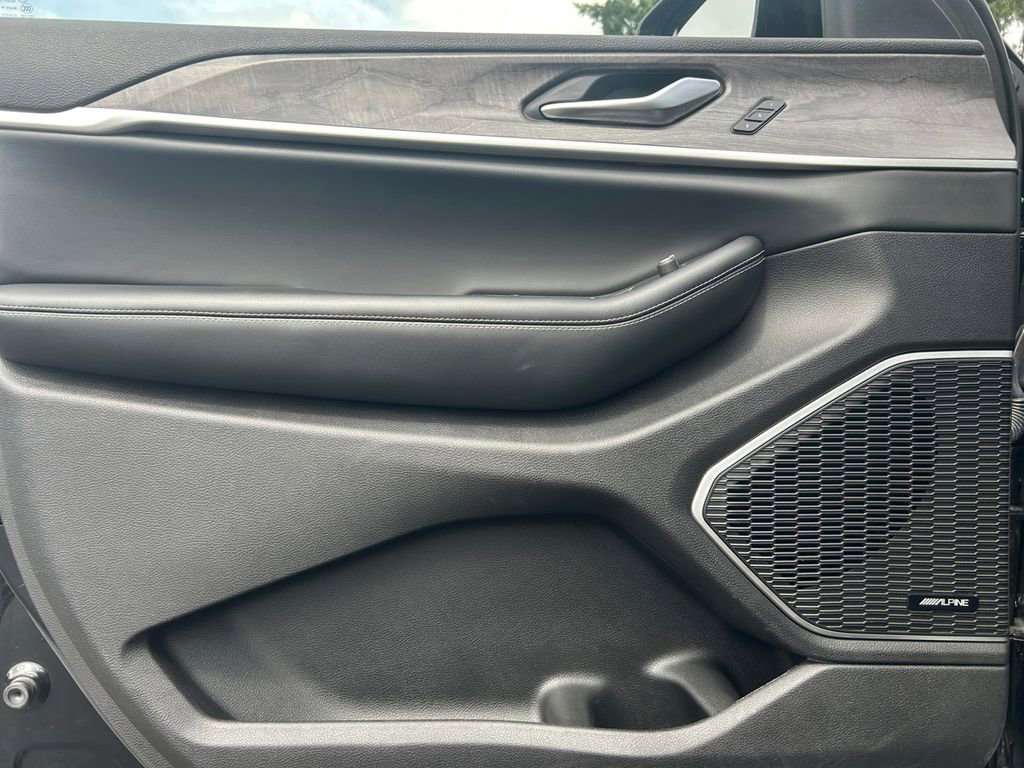 Used 2022 Jeep Grand Cherokee Limited image 22