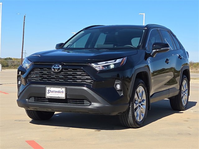 Used 2025 Toyota RAV4 XLE Premium image 3