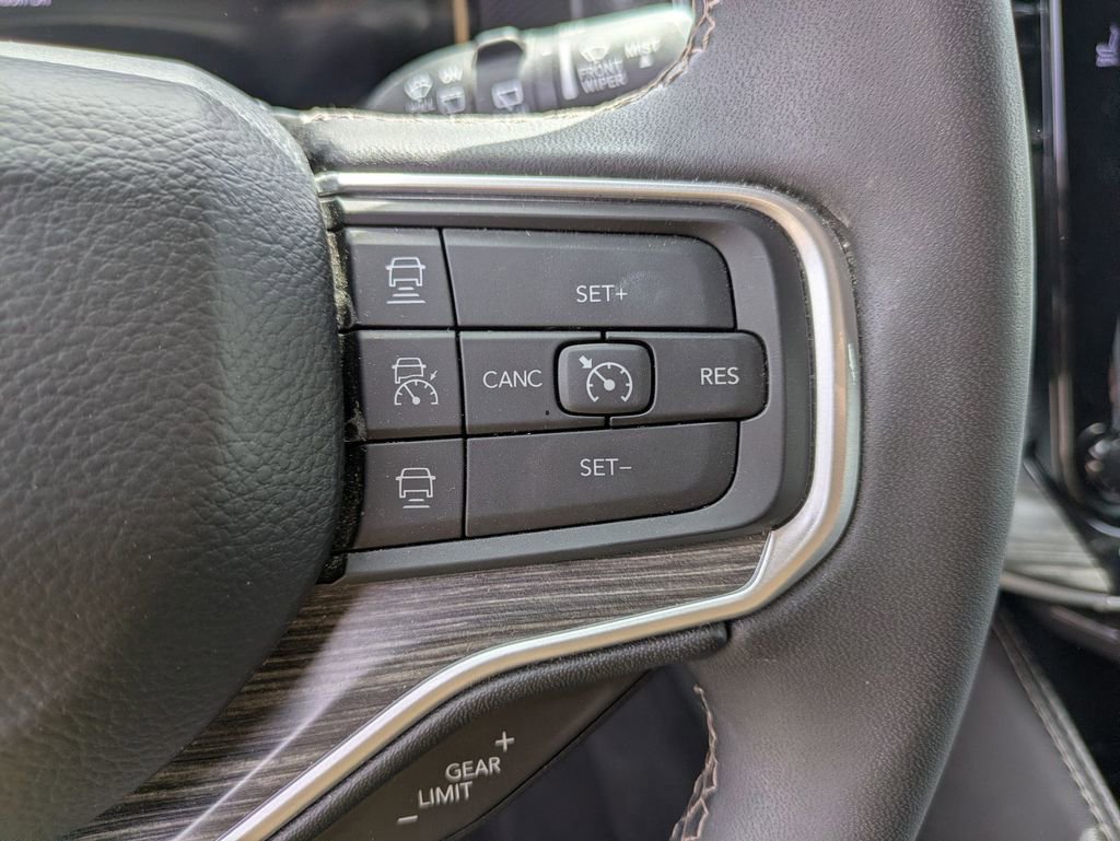 Used 2024 Jeep Wagoneer Series II w/ Flexible Seating Group image 17