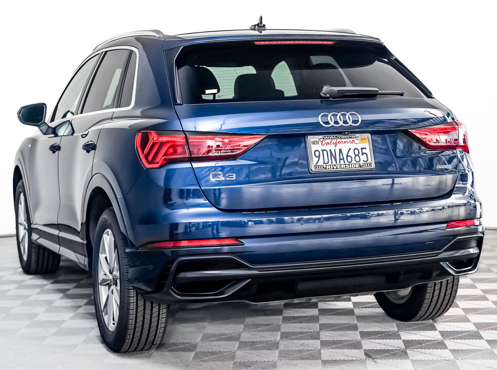 Used 2022 Audi Q3 2.0T Premium w/ Convenience Package image 2
