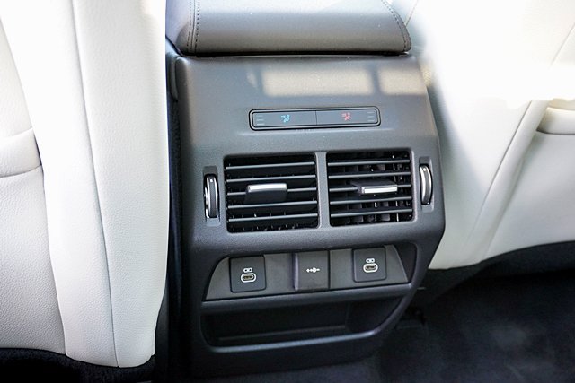 Used 2023 Land Rover Discovery Sport SE AWD/4WD image 30