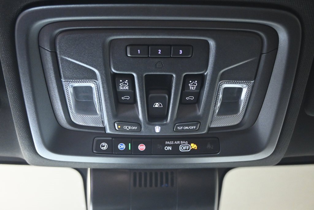 Used 2025 Chevrolet Silverado 2500 ZR2 w/ Technology Package image 34