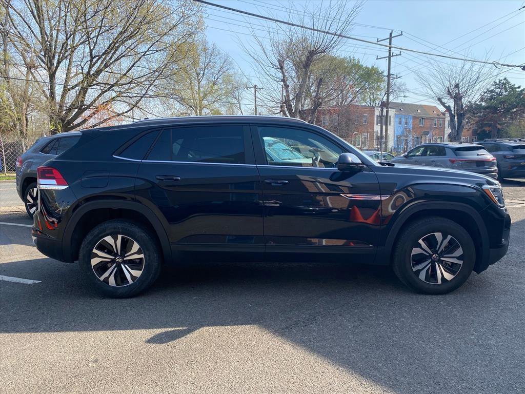 Certified 2025 Volkswagen Atlas Cross Sport SE AWD/4WD image 2