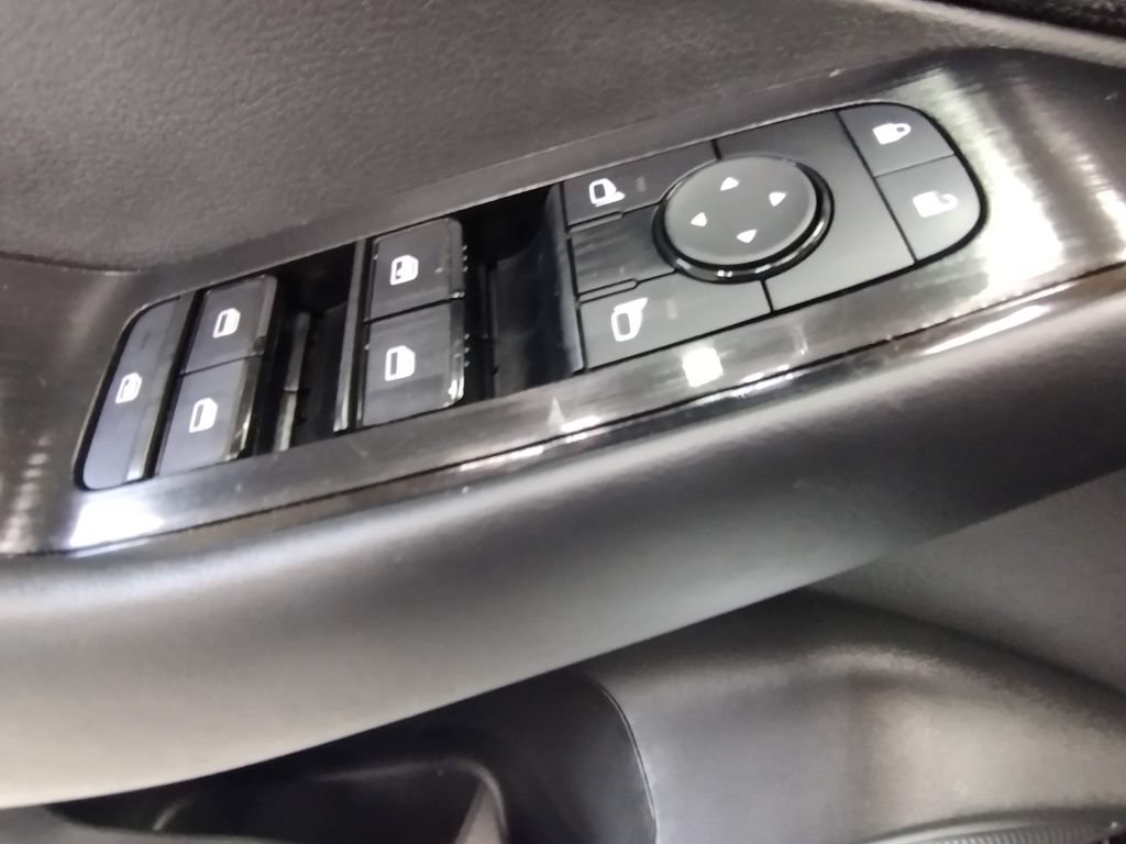 Used 2023 Nissan Rogue S AWD/4WD image 18