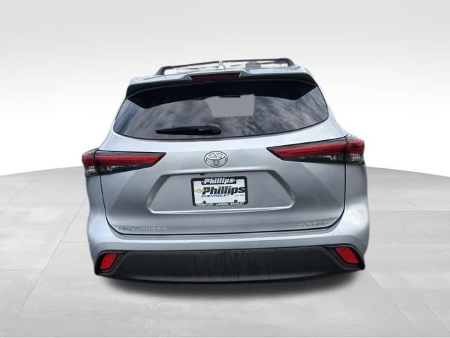 Used 2021 Toyota Highlander XLE AWD/4WD image 24