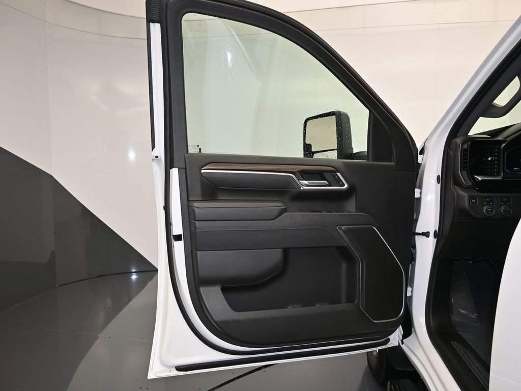 Certified 2025 Chevrolet Silverado 2500 LT w/ Convenience Package image 11