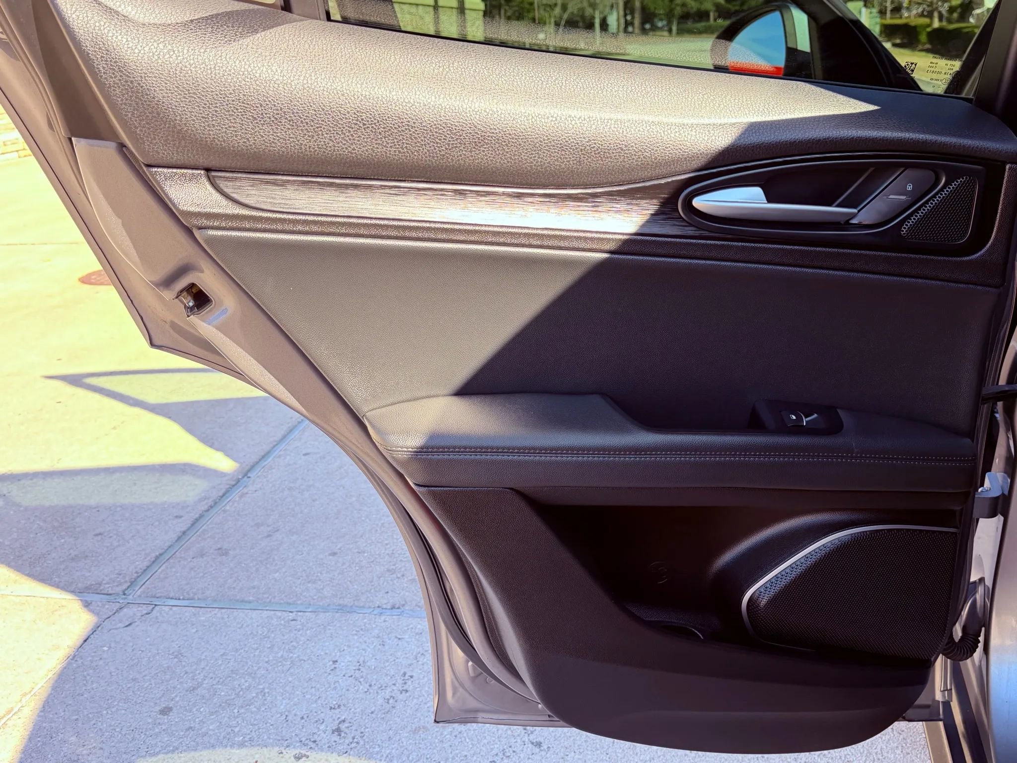 Used 2018 Alfa Romeo Stelvio AWD w/ Convenience Package image 28