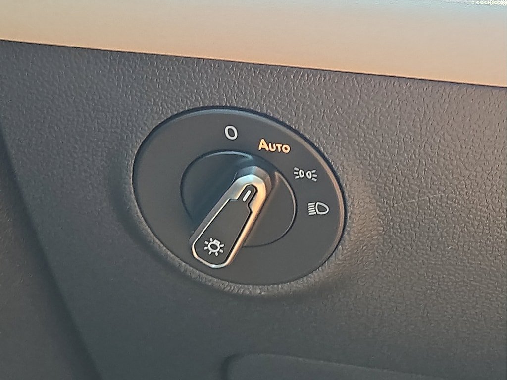 New 2026 Volkswagen Taos SE FWD image 21