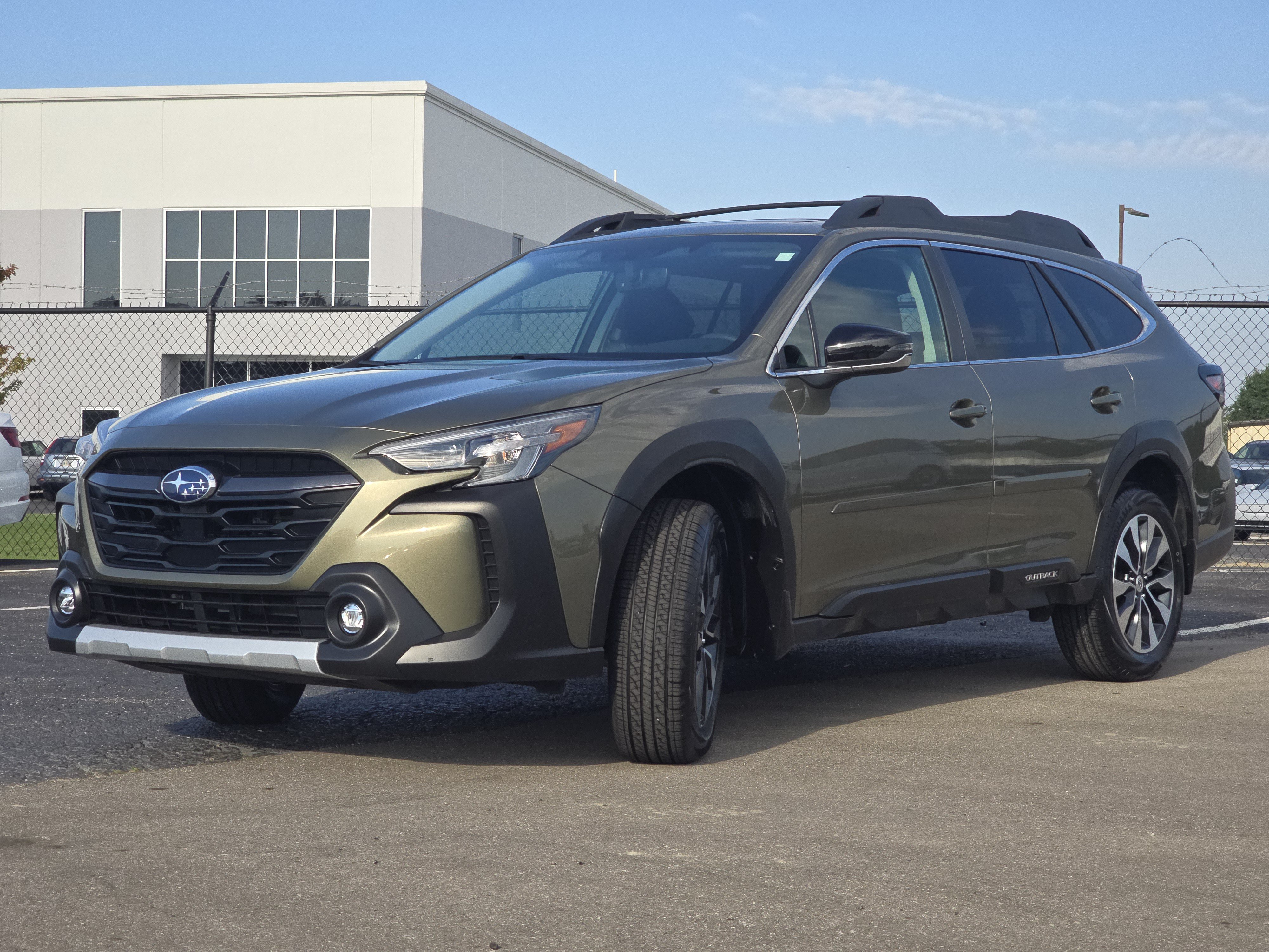 Certified 2024 Subaru Outback Limited AWD/4WD image 3