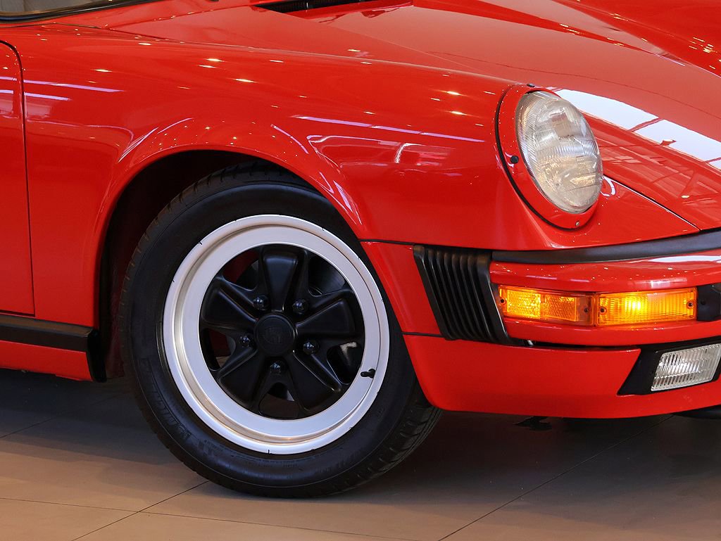 Used 1988 Porsche 911 Carrera RWD image 10