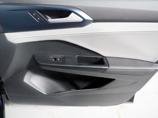 Used 2024 Volkswagen Taos SE image 52