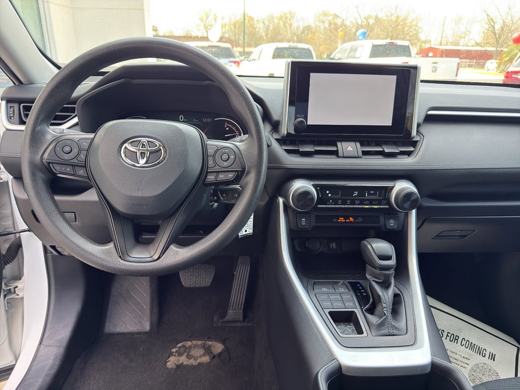 Used 2024 Toyota RAV4 LE image 21