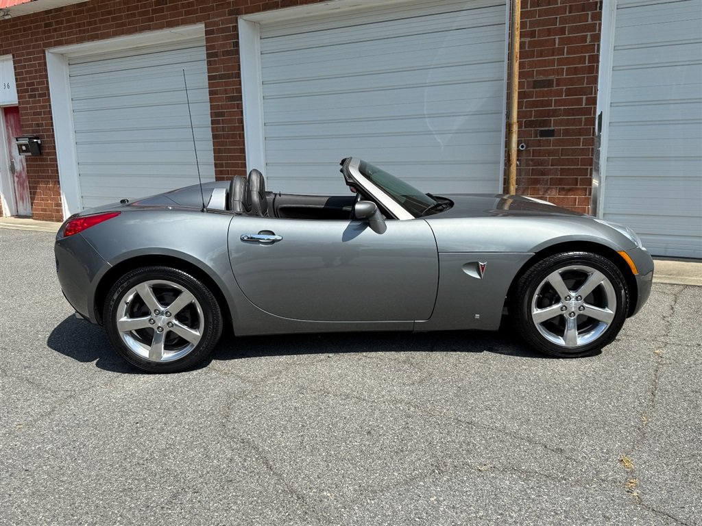 Used 2007 Pontiac Solstice Convertible w/ Premium Package RWD image 27