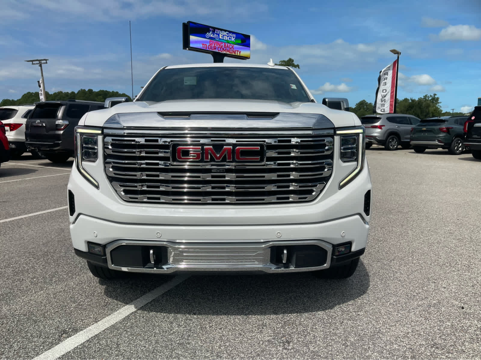 Used 2023 GMC Sierra 1500 Denali w/ Denali Reserve Package AWD/4WD image 2