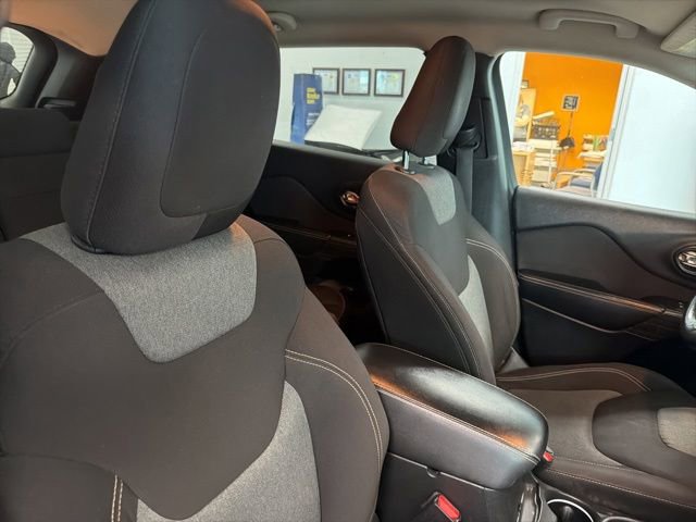 Used 2014 Jeep Cherokee Latitude FWD image 28