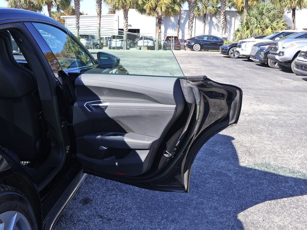 Used 2023 Audi e-tron GT Premium Plus image 25