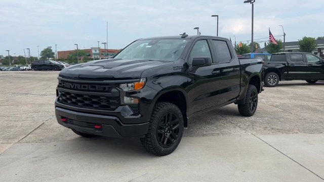 Used 2023 Chevrolet Silverado 1500 Custom Trail Boss w/ LPO, Dark Essentials Package AWD/4WD image 5