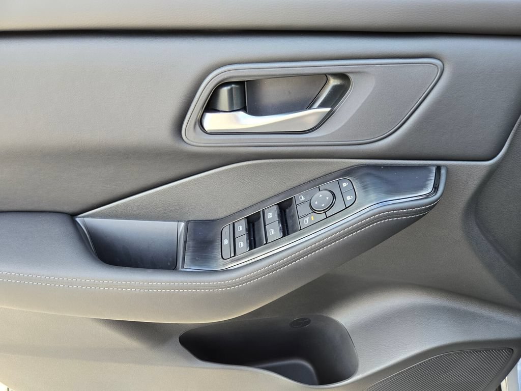 New 2026 Nissan Rogue SV FWD image 9