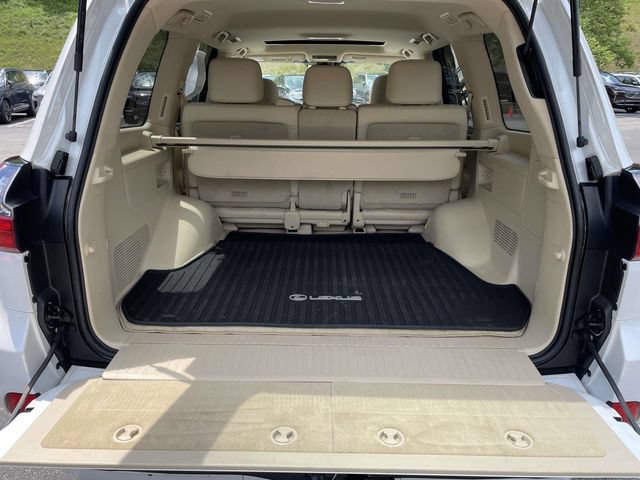 Used 2021 Lexus LX 570 4WD w/ Luxury Package image 19