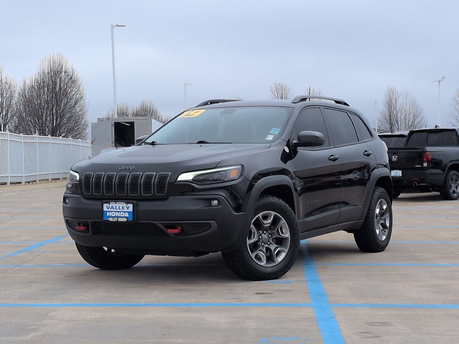 Used 2019 Jeep Cherokee Trailhawk w/ Comfort/Convenience Group image 2