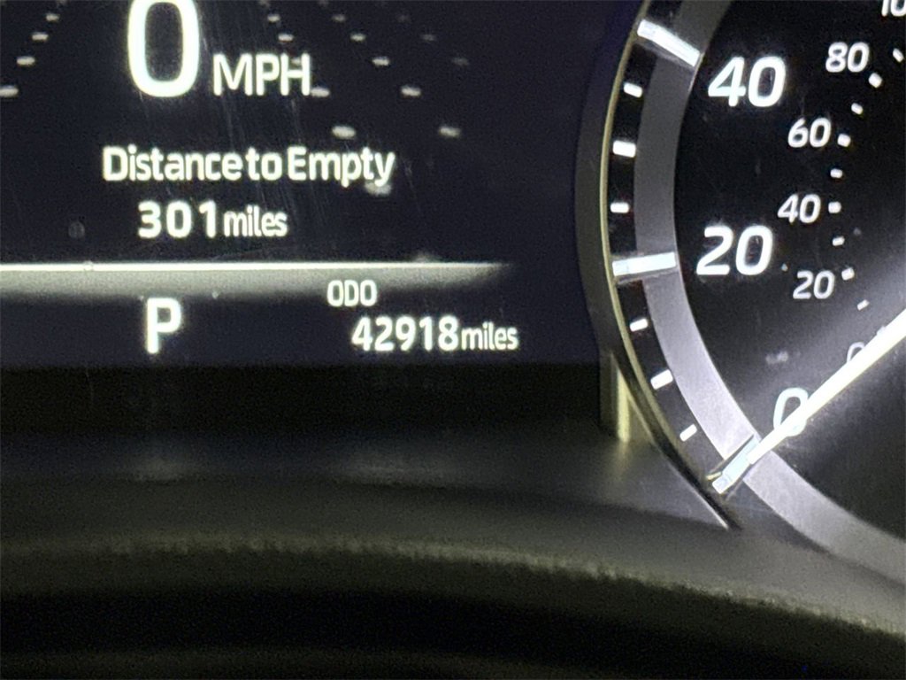 Used 2023 Toyota Highlander XLE image 12