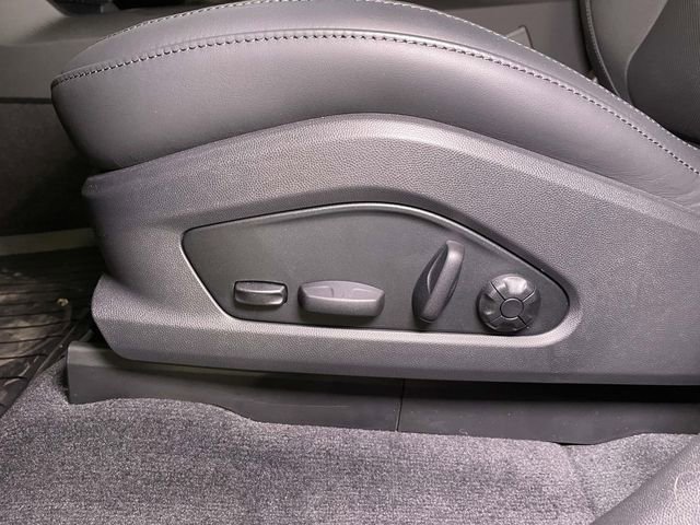 New 2025 Porsche Macan 4 Electric image 17