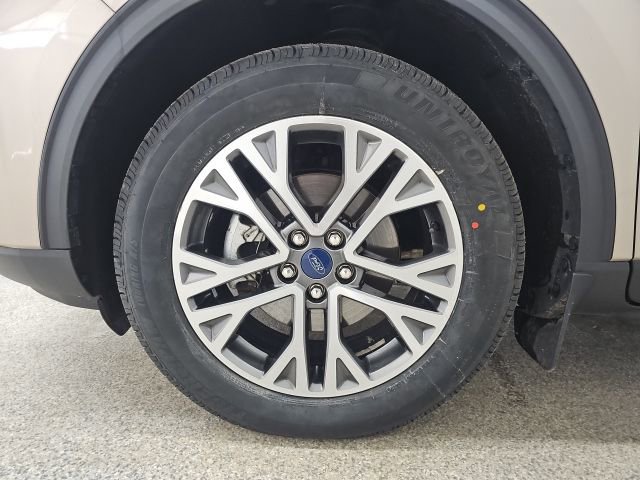 Used 2020 Ford Escape SEL image 10