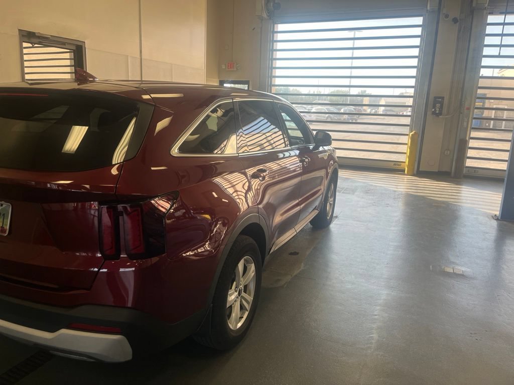 Used 2024 Kia Sorento LX FWD image 7