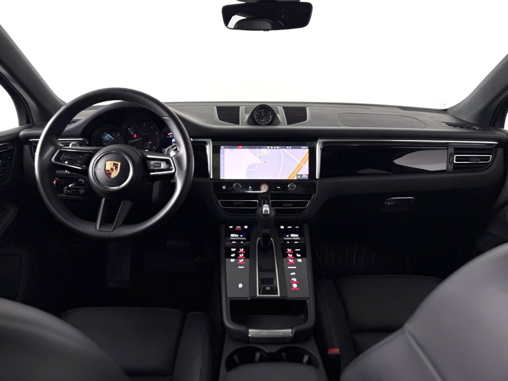 Certified 2025 Porsche Macan image 22