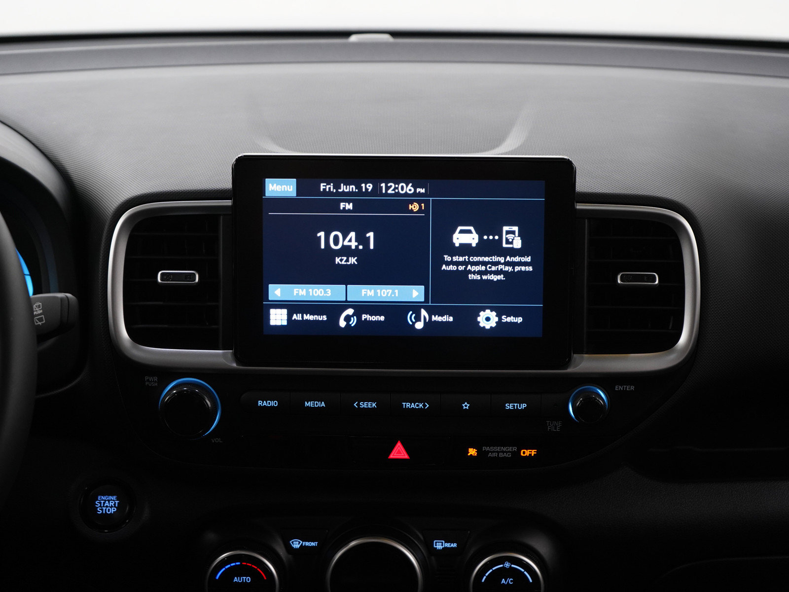 Certified 2025 Hyundai Venue SEL FWD image 15