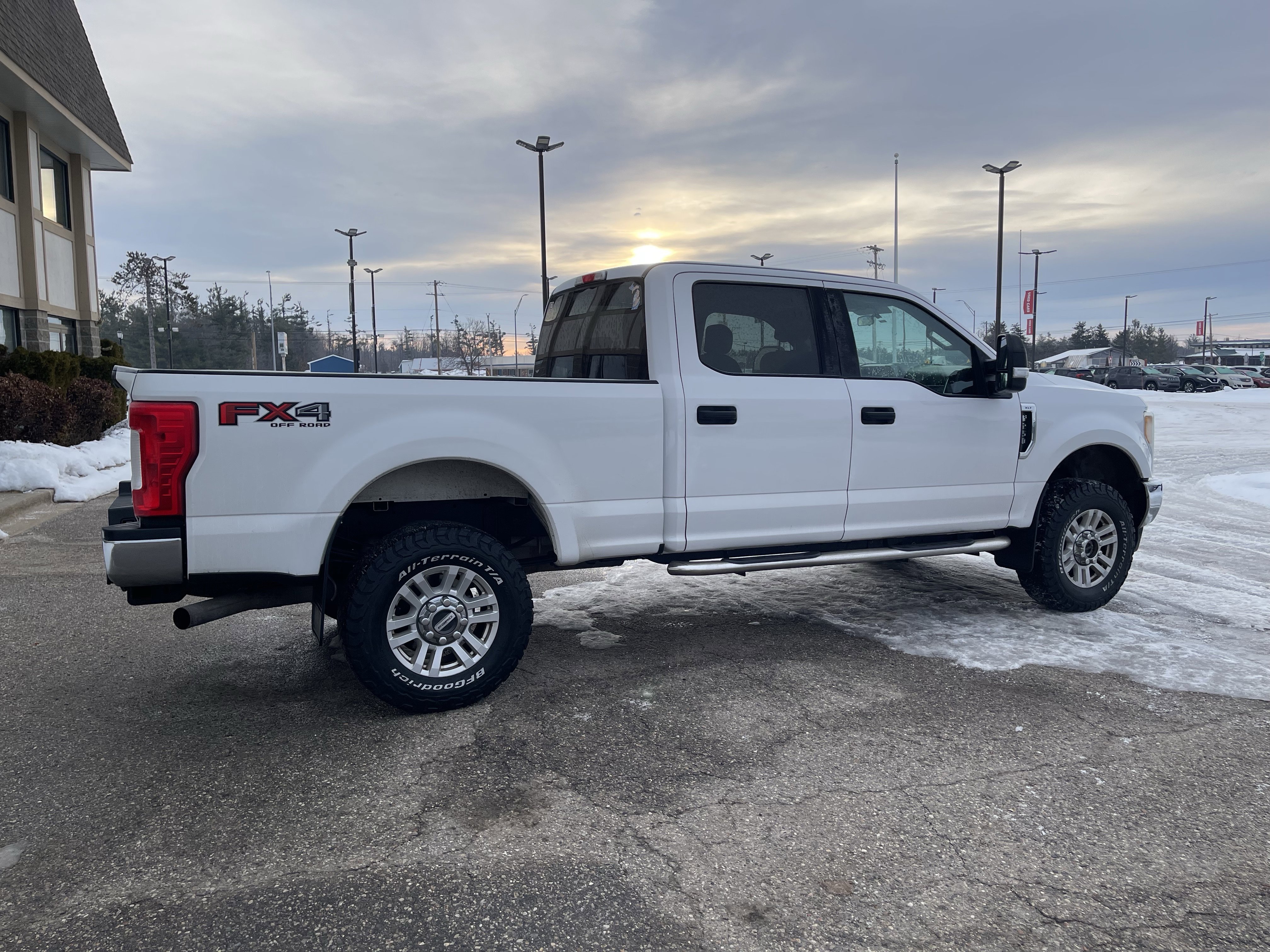 Used 2017 Ford F250 XLT w/ FX4 Off-Road Package image 4