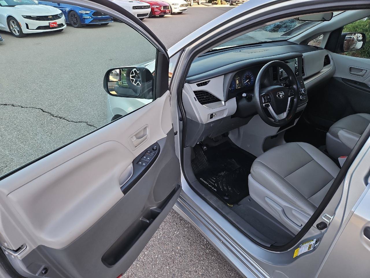Used 2020 Toyota Sienna L FWD image 8