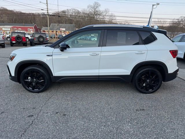 Certified 2024 Volkswagen Taos SE w/ Panoramic Sunroof Package image 8