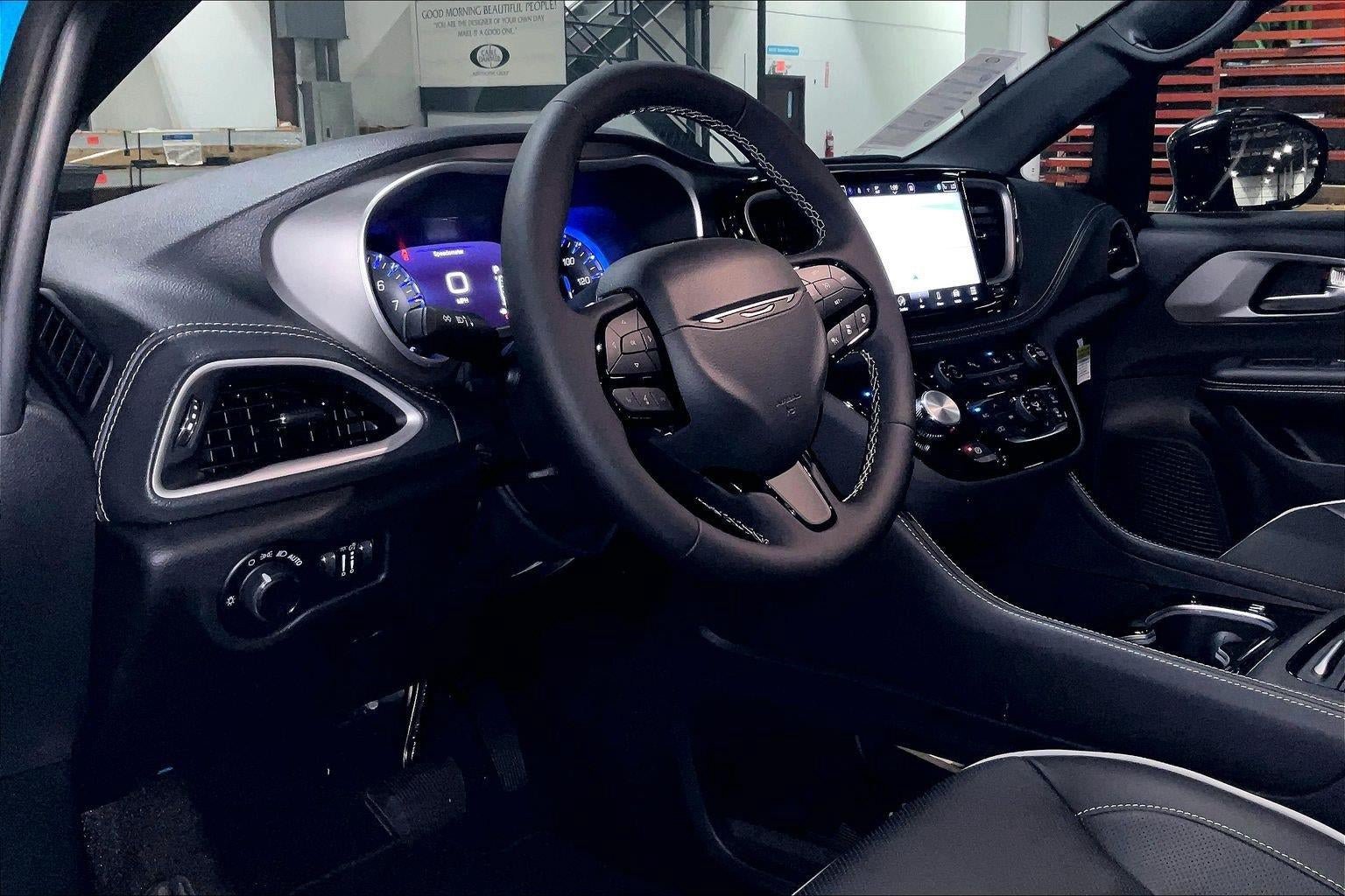 New 2027 Chrysler Pacifica Limited AWD/4WD image 7
