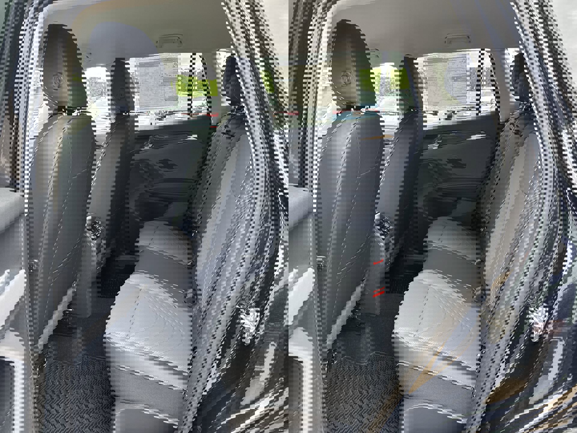 Used 2025 Volkswagen Tiguan SE image 22