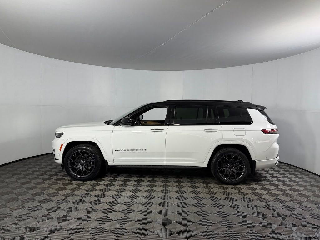 Used 2023 Jeep Grand Cherokee L Summit AWD/4WD image 9