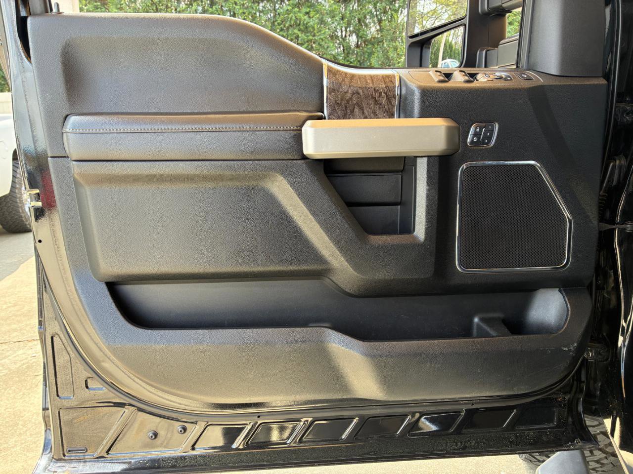 Used 2017 Ford F250 Lariat w/ Lariat Value Package image 10